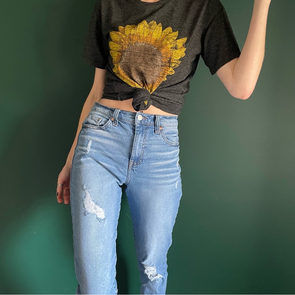 Altar’d State Slightly Oversized & Distressed Graphic Tee w/ Sunflower: size XS